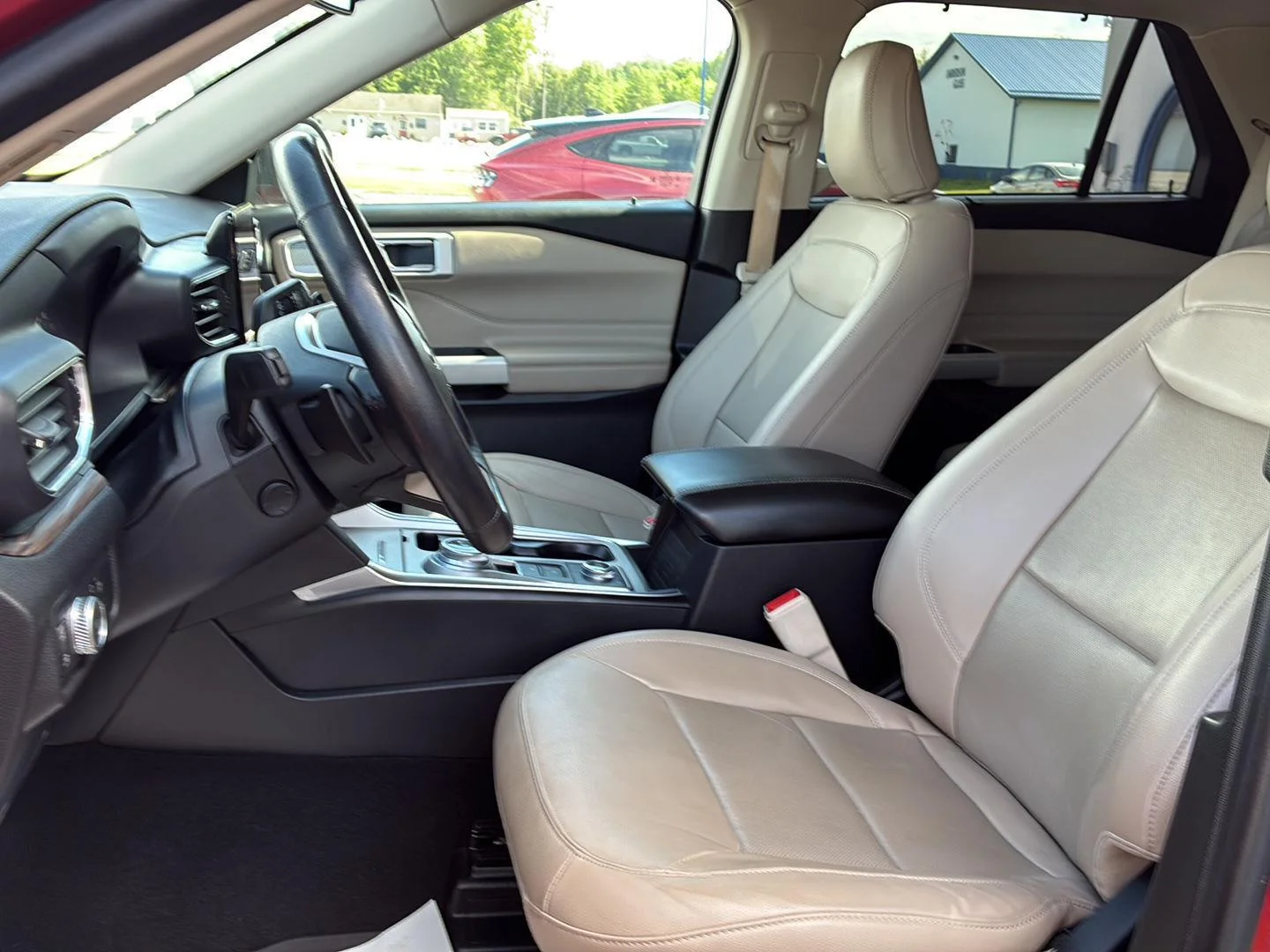 Used 2021 Rapid Red Metallic Tinted Clearcoat Ford Limited image 9
