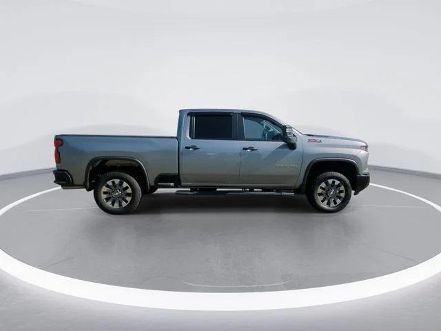 Used 2025 Gray Chevrolet Custom image 9