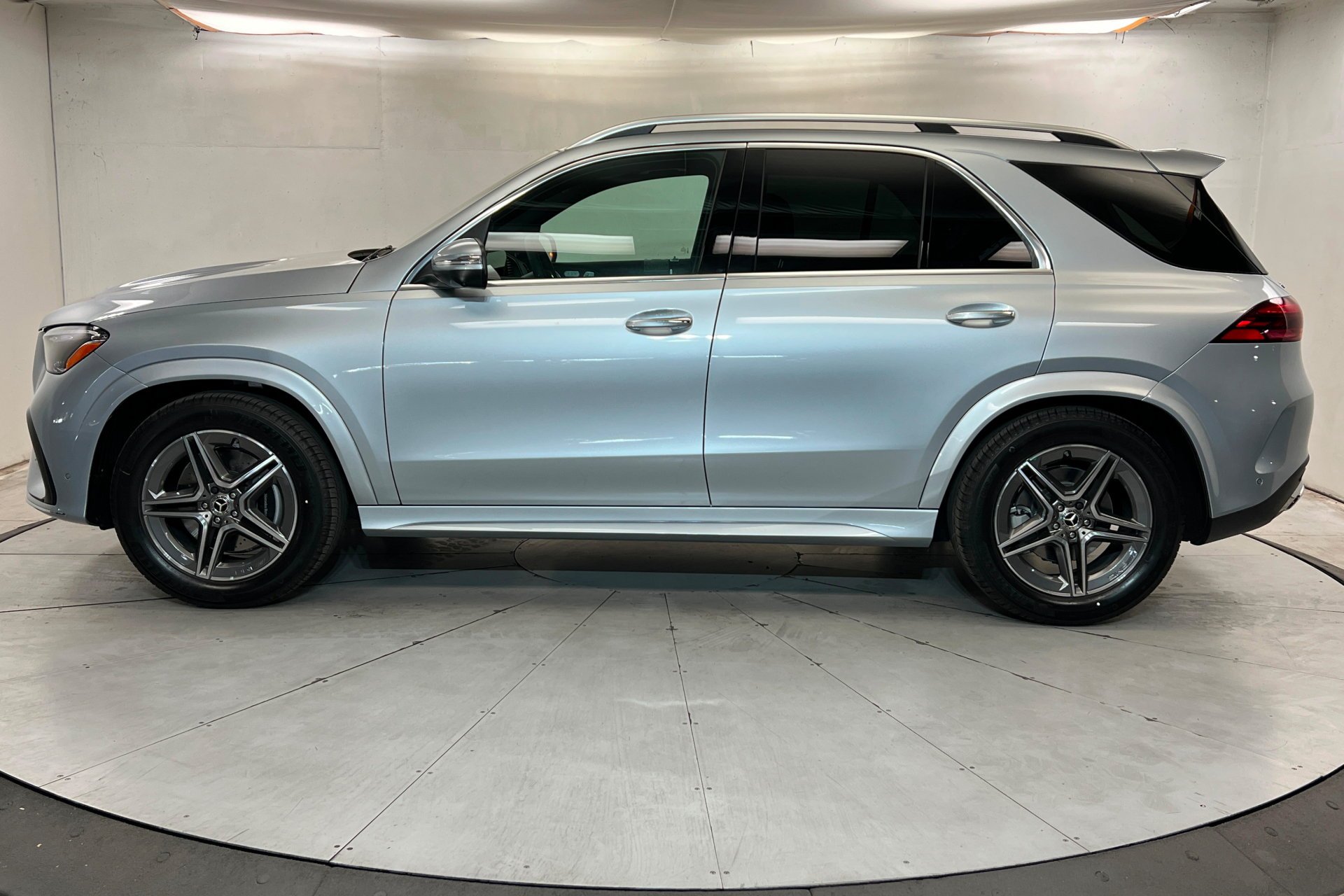 New 2026 Cirrus Silver Metallic Mercedes-Benz GLE 450 image 2