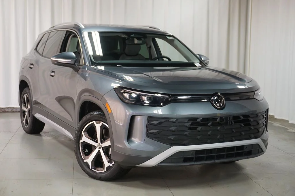 New 2026 Platinum Gray Volkswagen 2.0T SE image 4