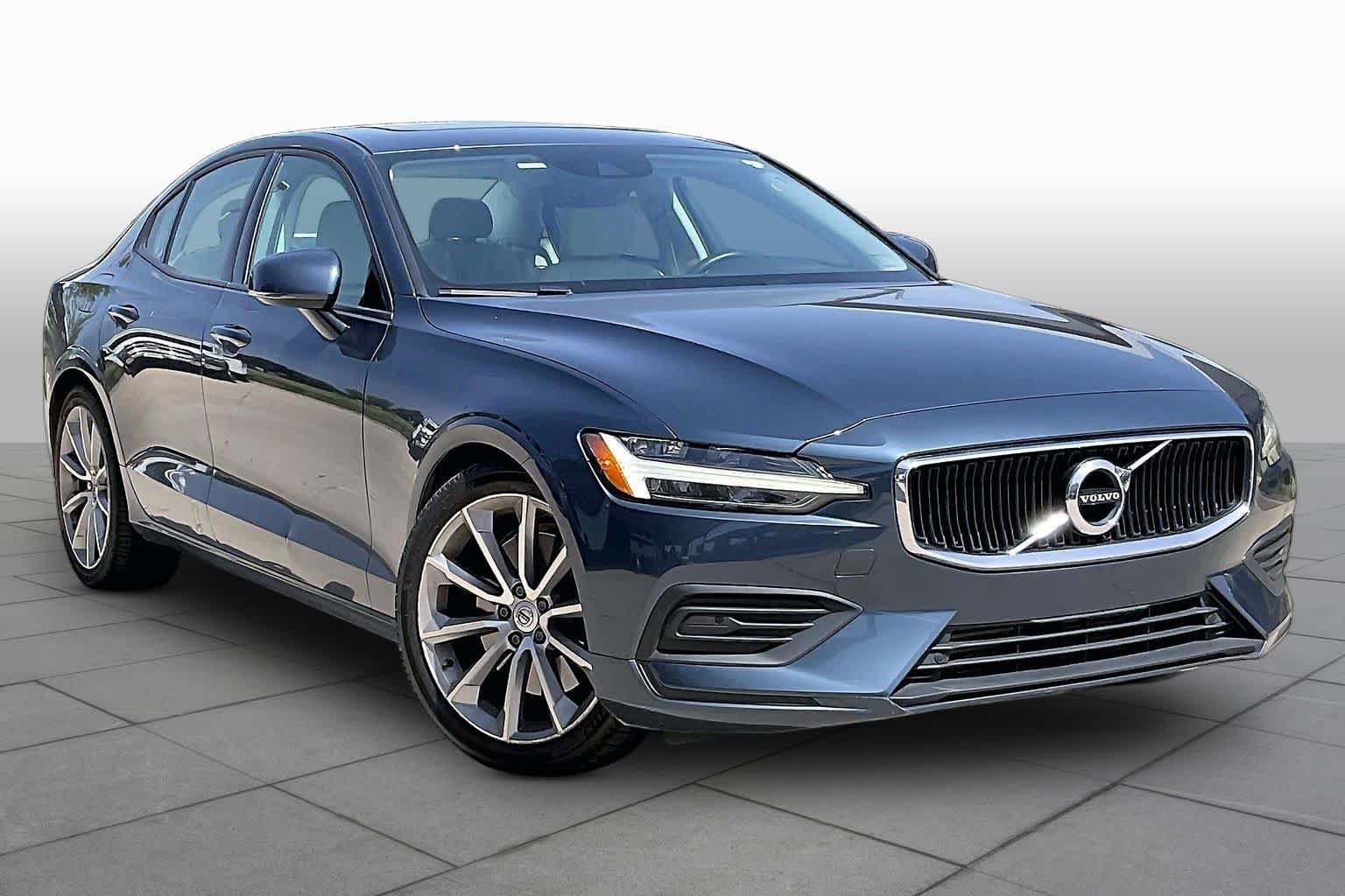 Pre-Owned 2019 Volvo S60 Momentum