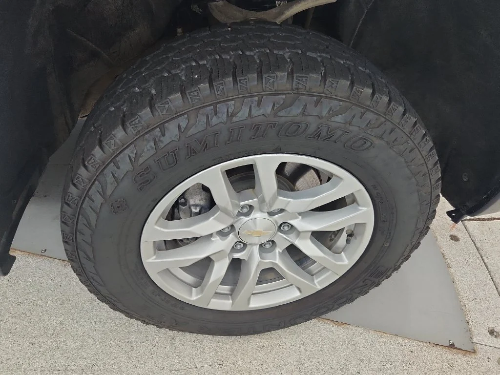 Used 2024 White Chevrolet Custom Trail Boss image 25