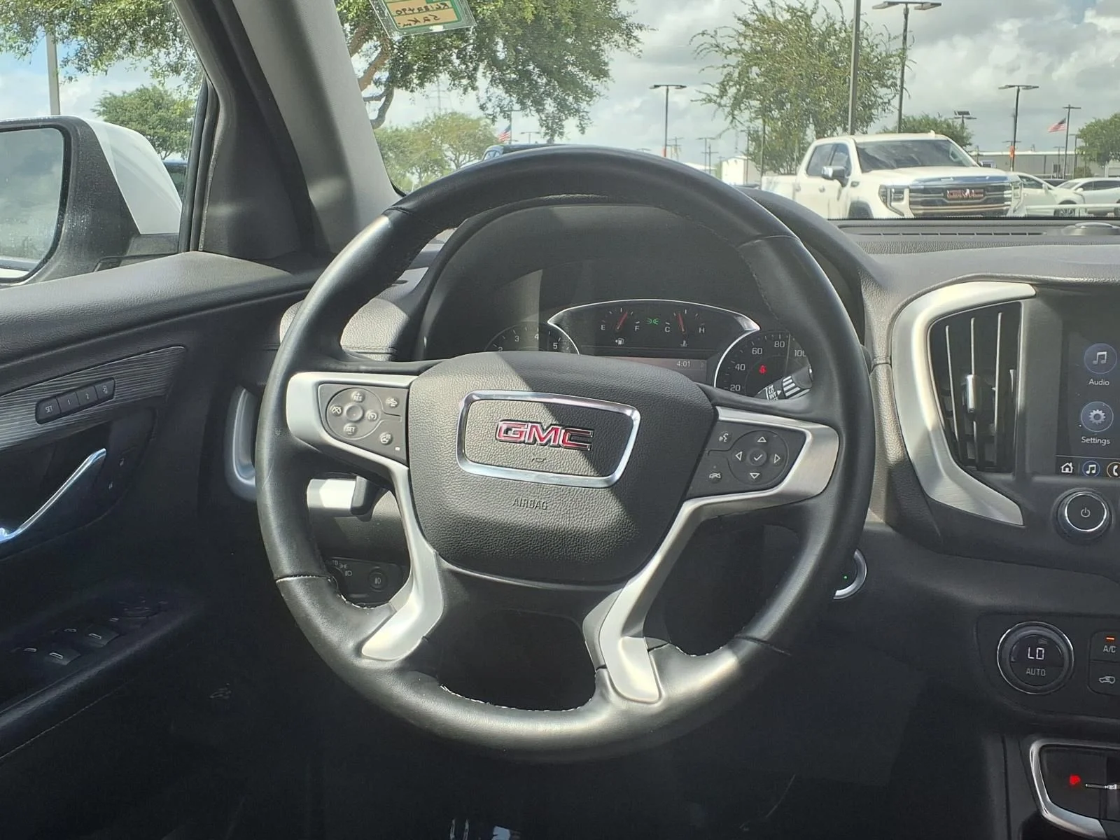 Used 2024 White GMC SLT image 12