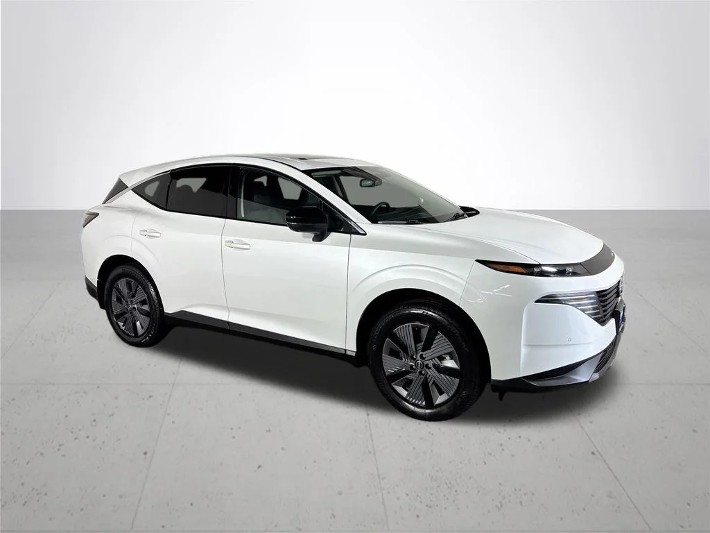 Used 2025 White Nissan SL image 4