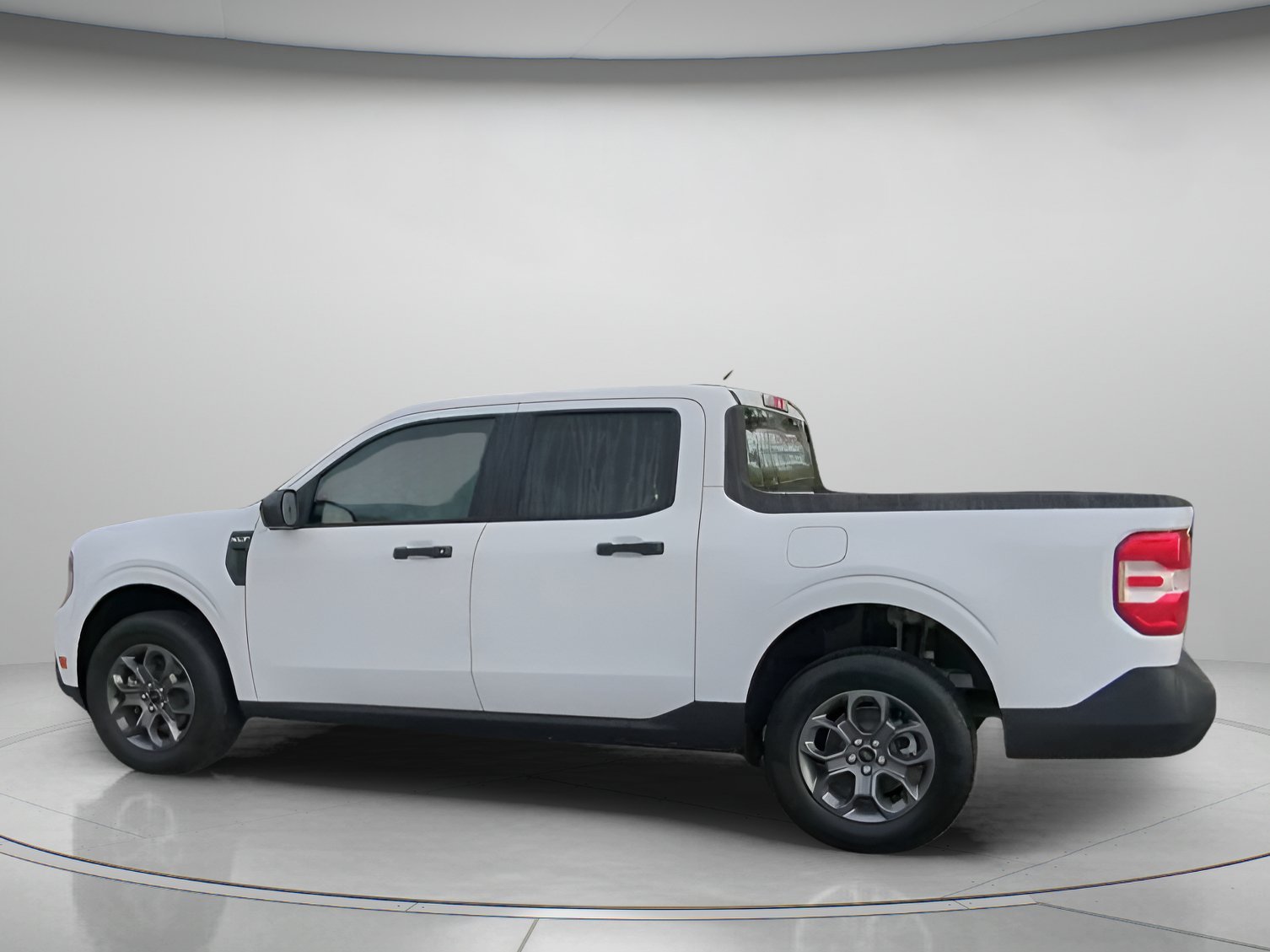 New 2026 Oxford White Ford XLT image 16