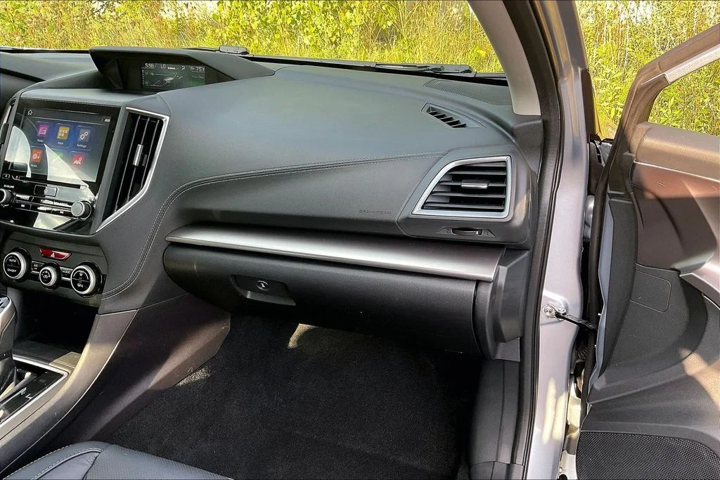 Used 2018 Silver Subaru 2.0i Limited image 16