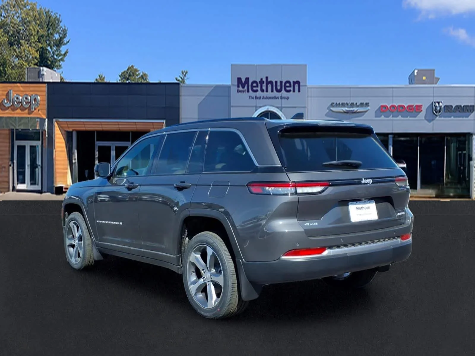 New 2026 Baltic Gray Metallic Clearcoat Jeep Limited image 4