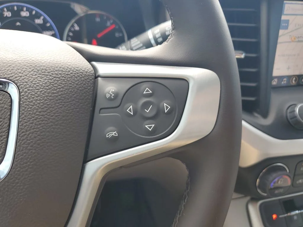 Used 2023 White Frost Tricoat GMC SLT image 21
