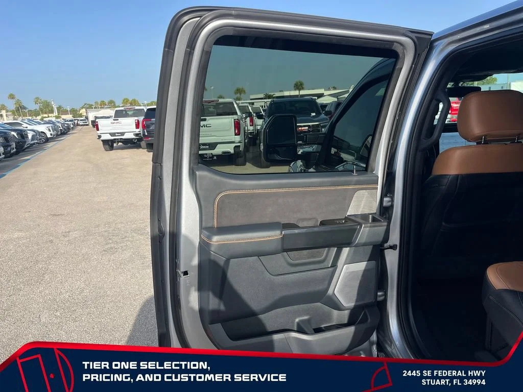 Used 2022  Ford XL image 26