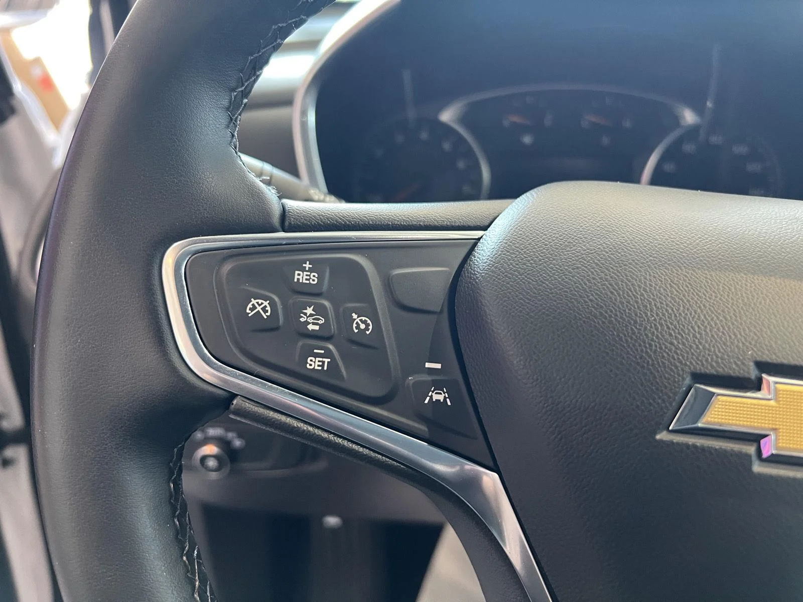 Used 2024 Summit White Chevrolet LT image 20