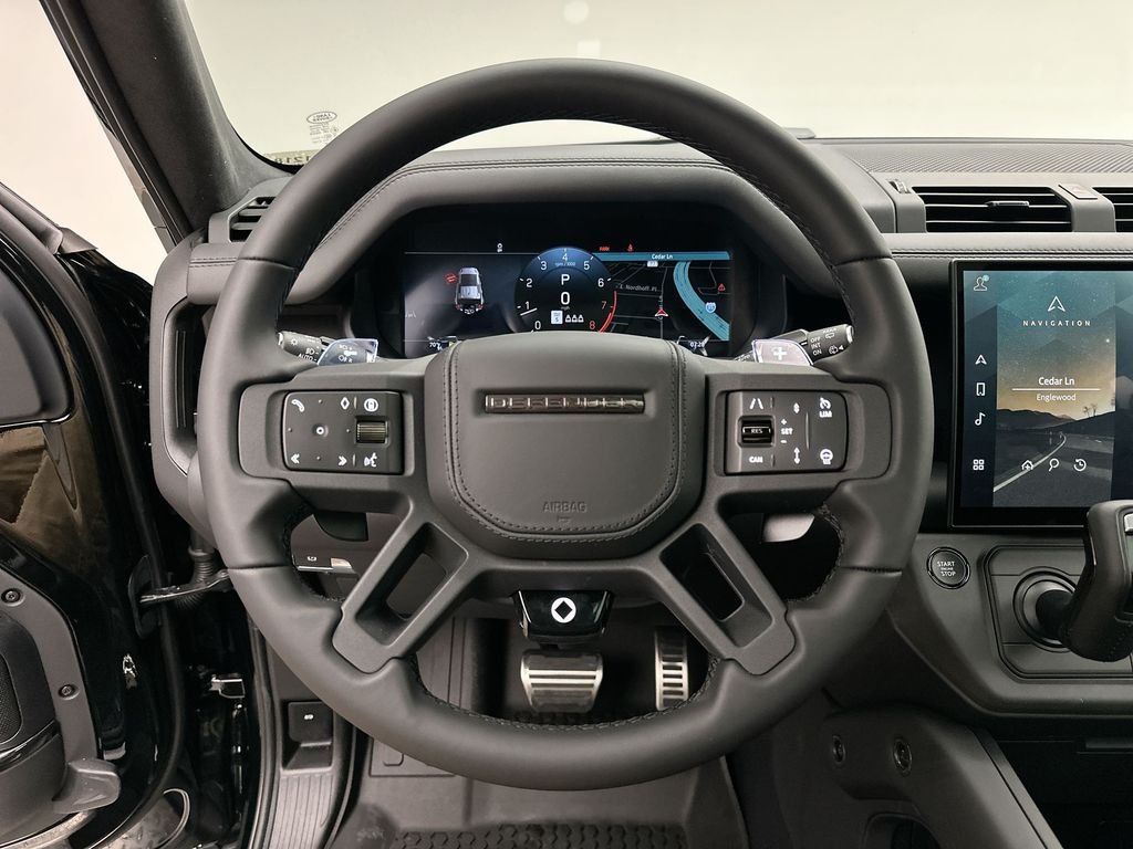 New 2026 Narvik Black Land Rover OCTA image 23