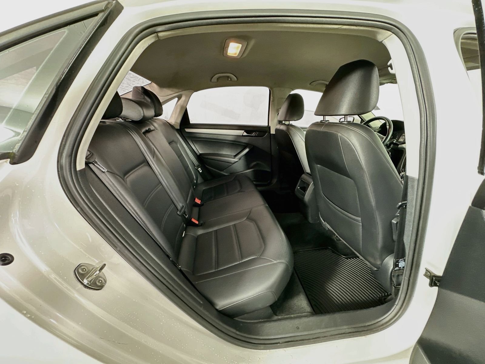 Used 2015 White Volkswagen 1.8T S image 24