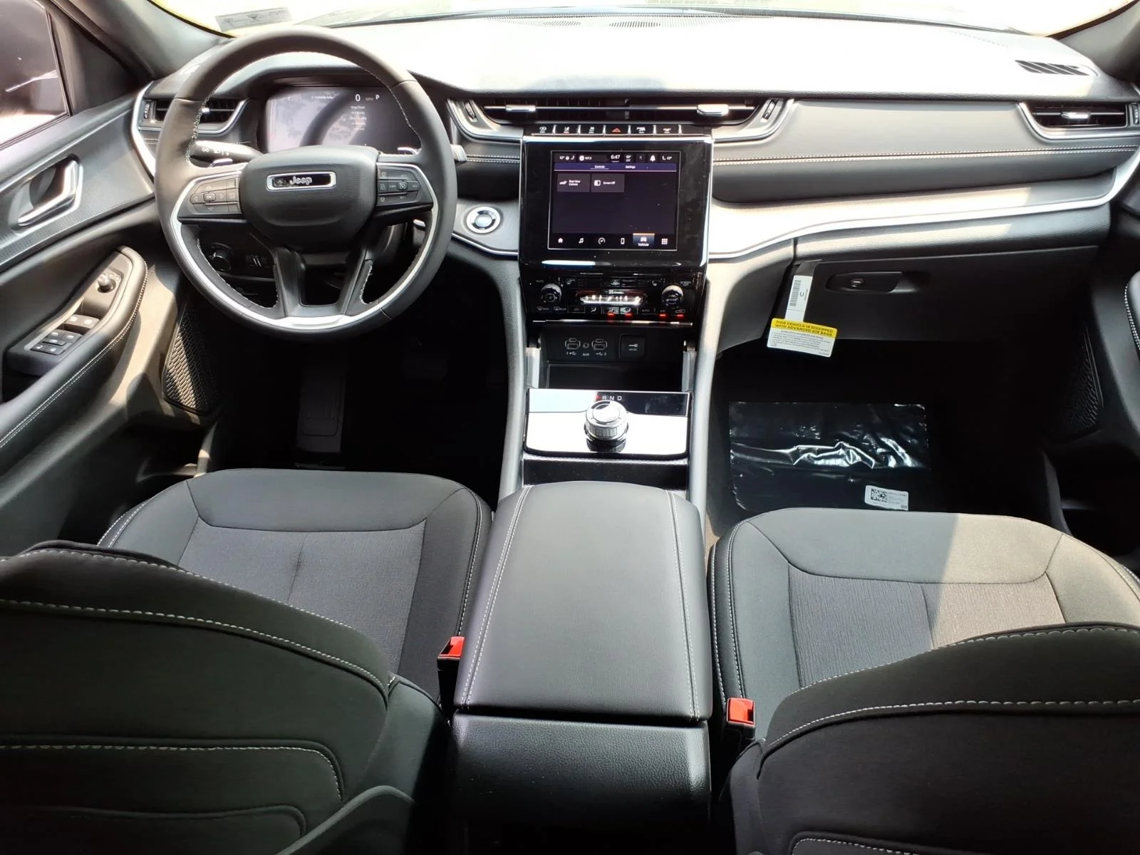 New 2026 Diamond Black Crystal Pearlcoat Jeep Laredo X image 7