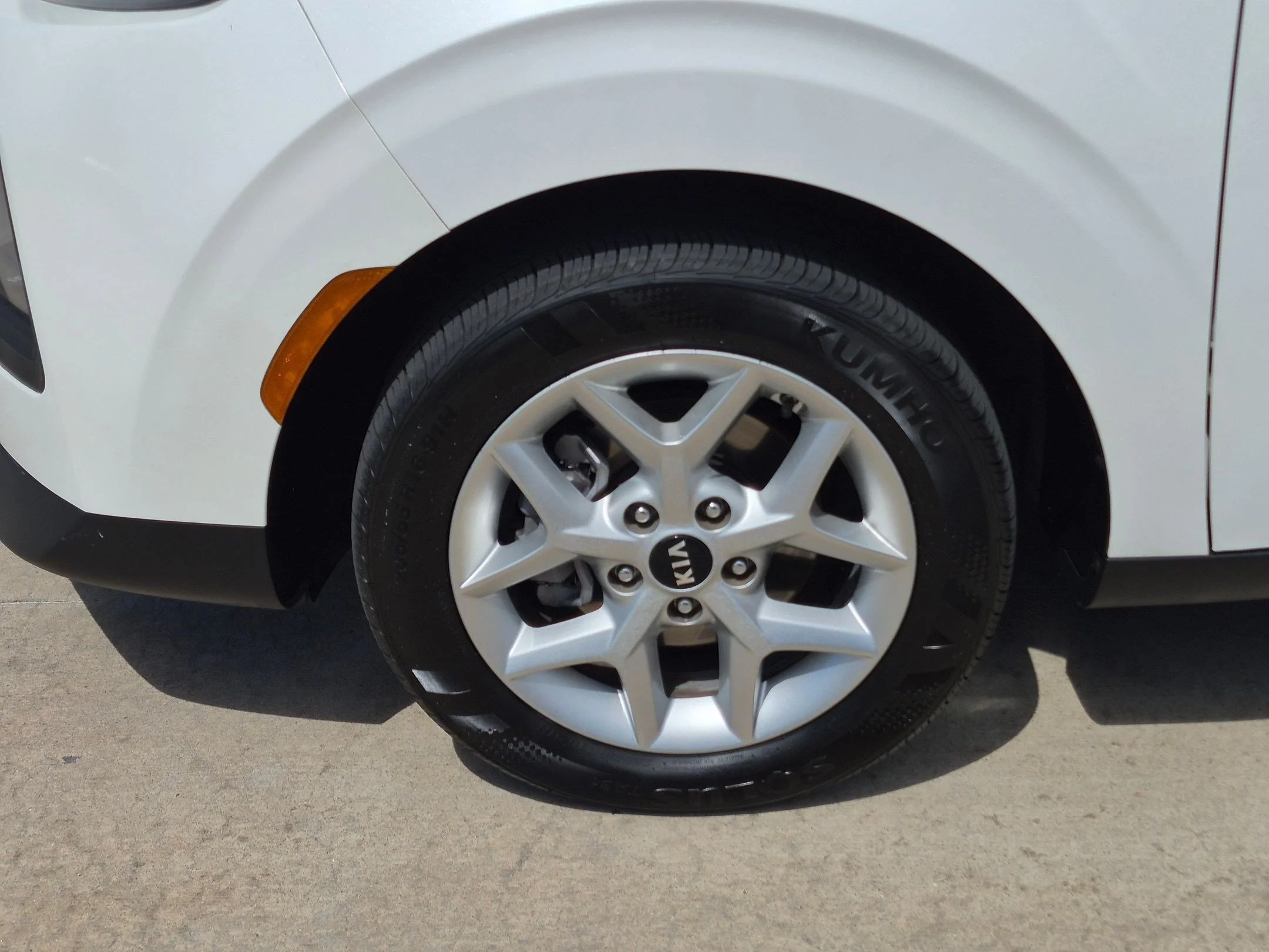 Used 2021 Snow White Pearl Kia S image 11