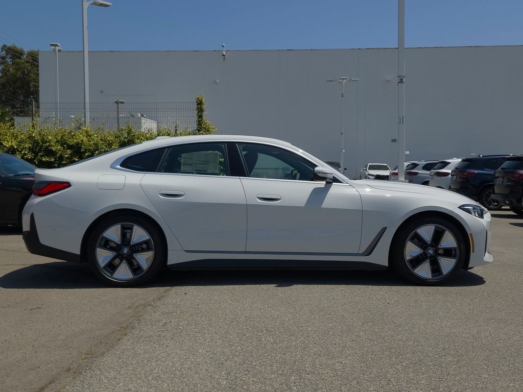 New 2026 Alpine White BMW eDrive40 image 4