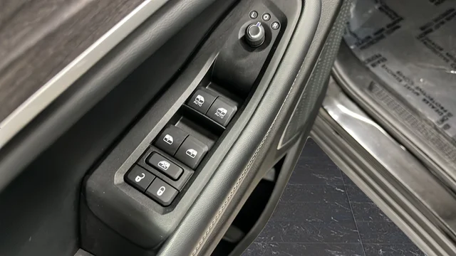 Used 2021 Diamond Black Jeep Limited image 20