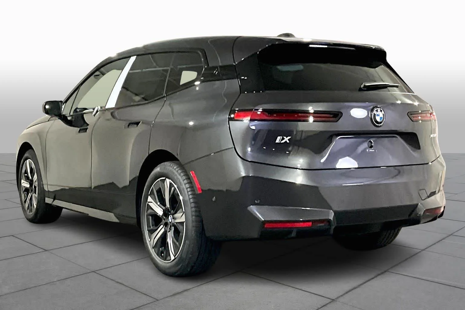 New 2026 Dark Graphite Metallic BMW xDrive45 image 3