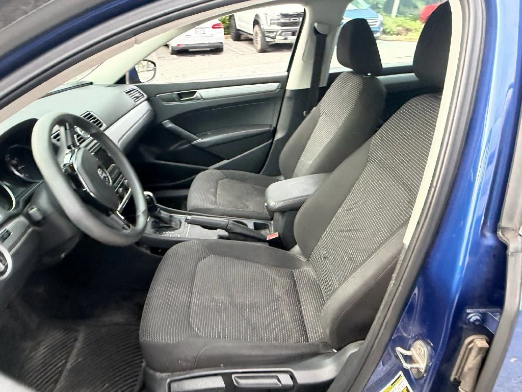 Used 2016 Blue Volkswagen 1.8T S image 9