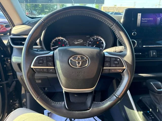 2023 Toyota Highlander LE - Photo 24