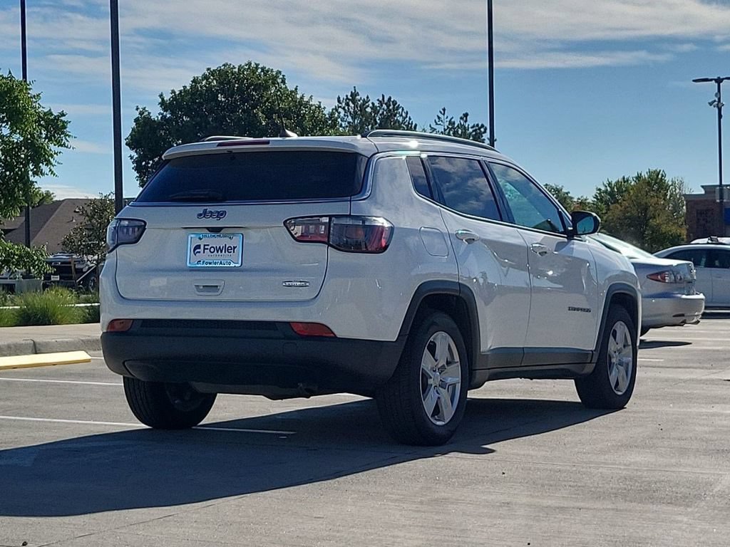Used 2022 White Jeep Latitude FWD image 8