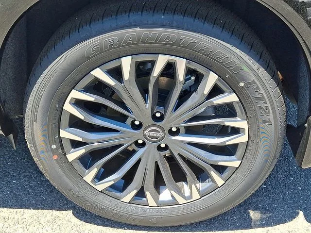 New 2026 Gray Nissan Platinum image 5