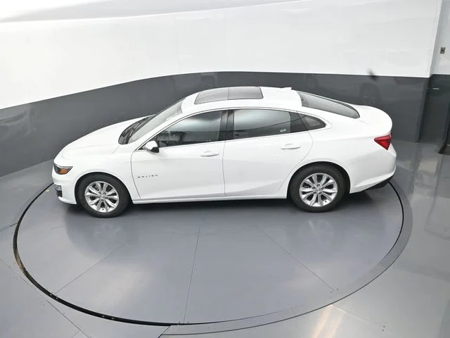 Used 2024 White Chevrolet LT image 27