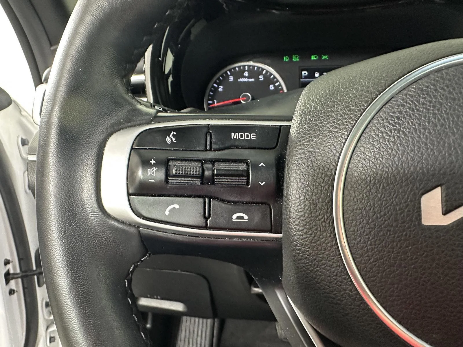 Used 2023 Glacial White Pearl Kia GT-Line image 30