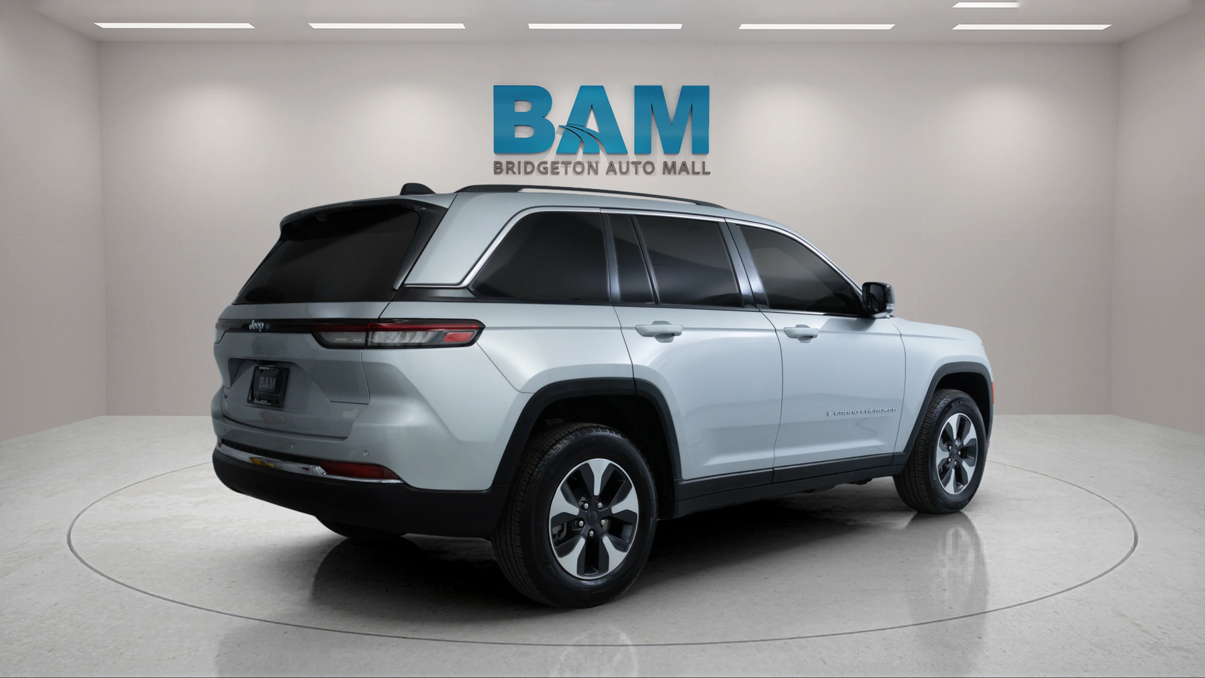 Used 2023 Silver Zynith Jeep  image 7