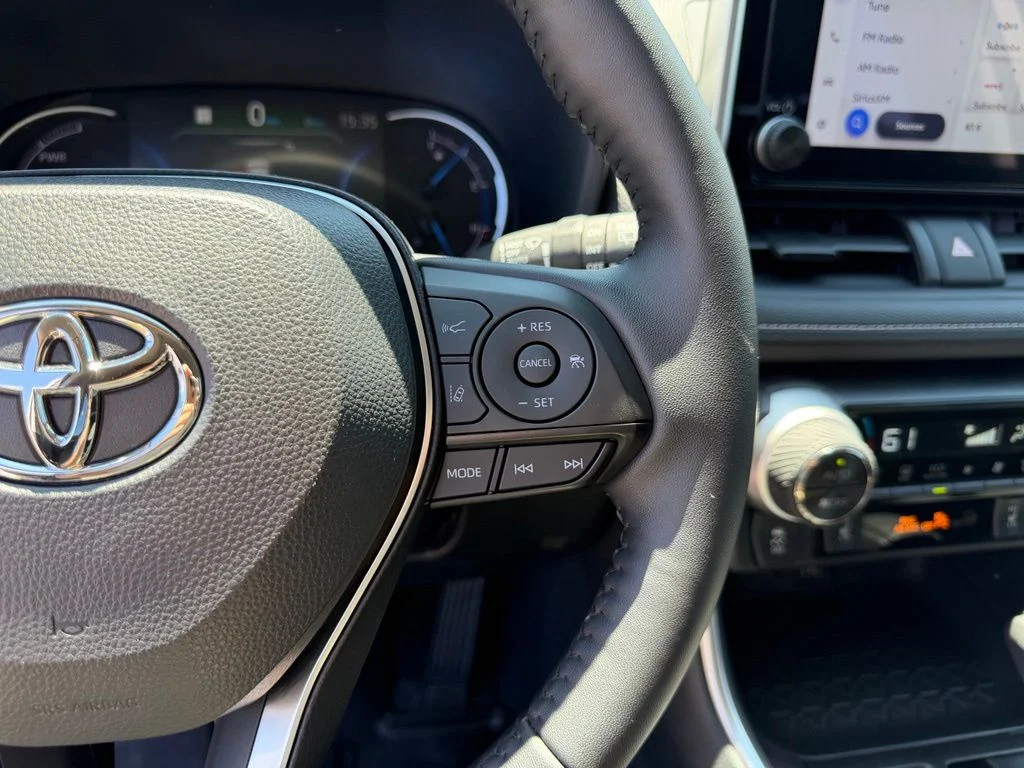 Used 2025 Ice Toyota XLE image 17