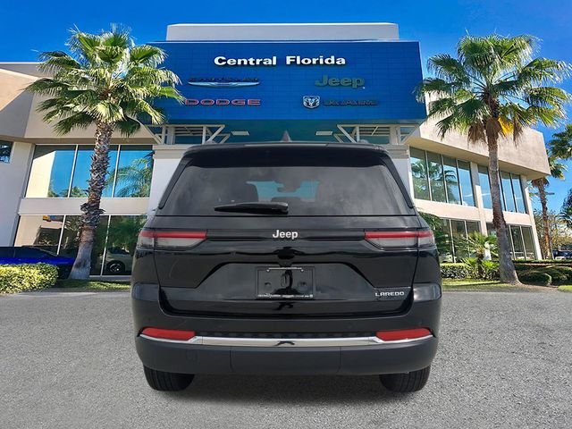 New 2026 Diamond Black Crystal Pearl-Coat Exterior Paint Jeep Laredo image 6
