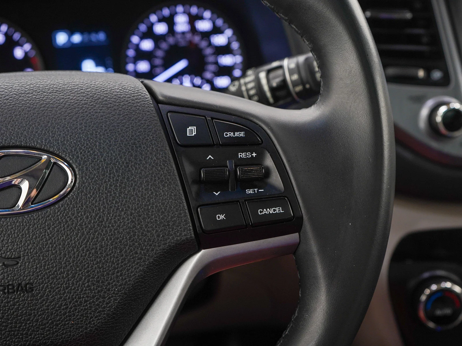 Used 2018 Black Noir Pearl Hyundai Value image 27