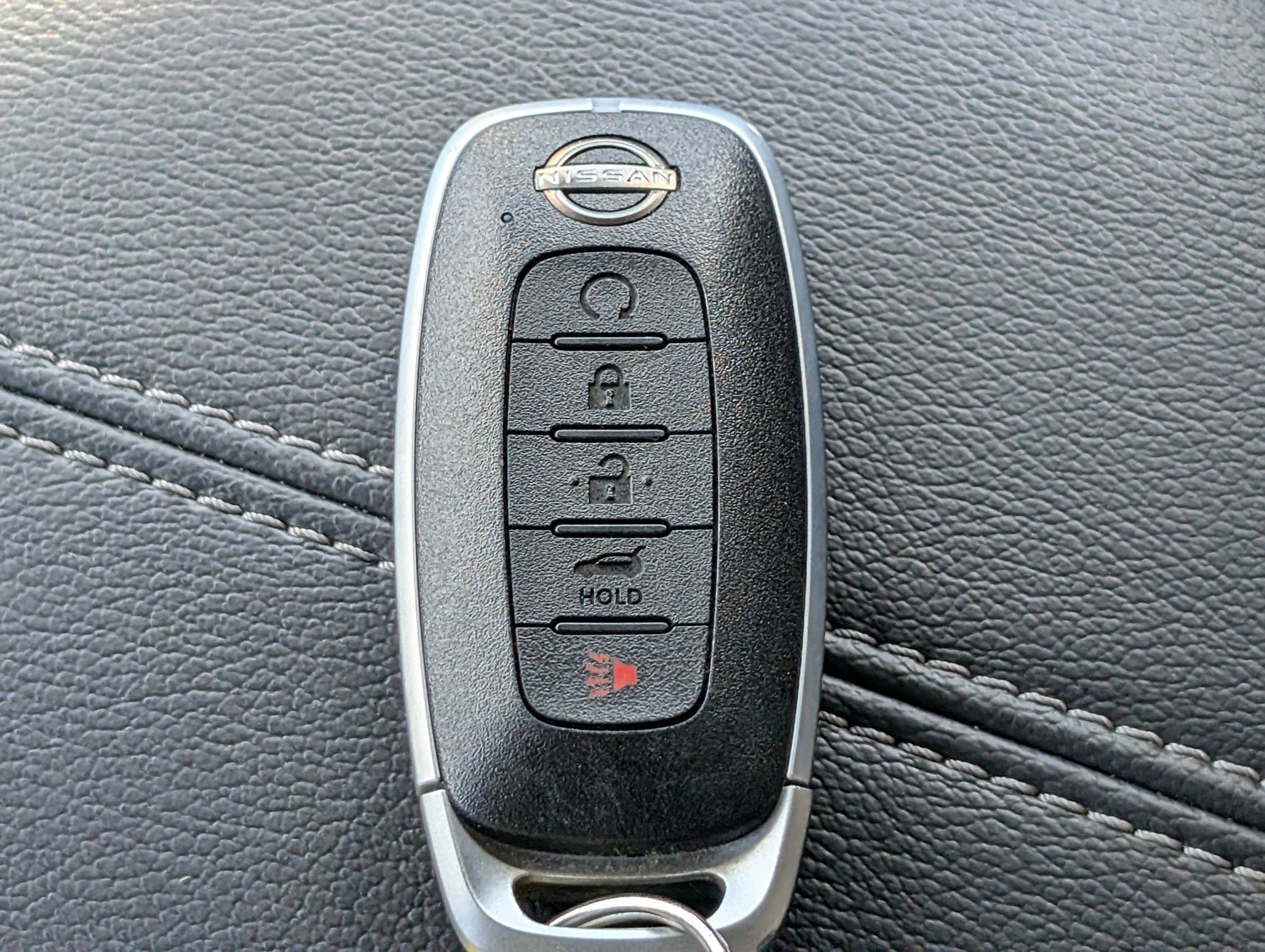 Used 2025 Everest White Pearl Tricoat Nissan SV image 30