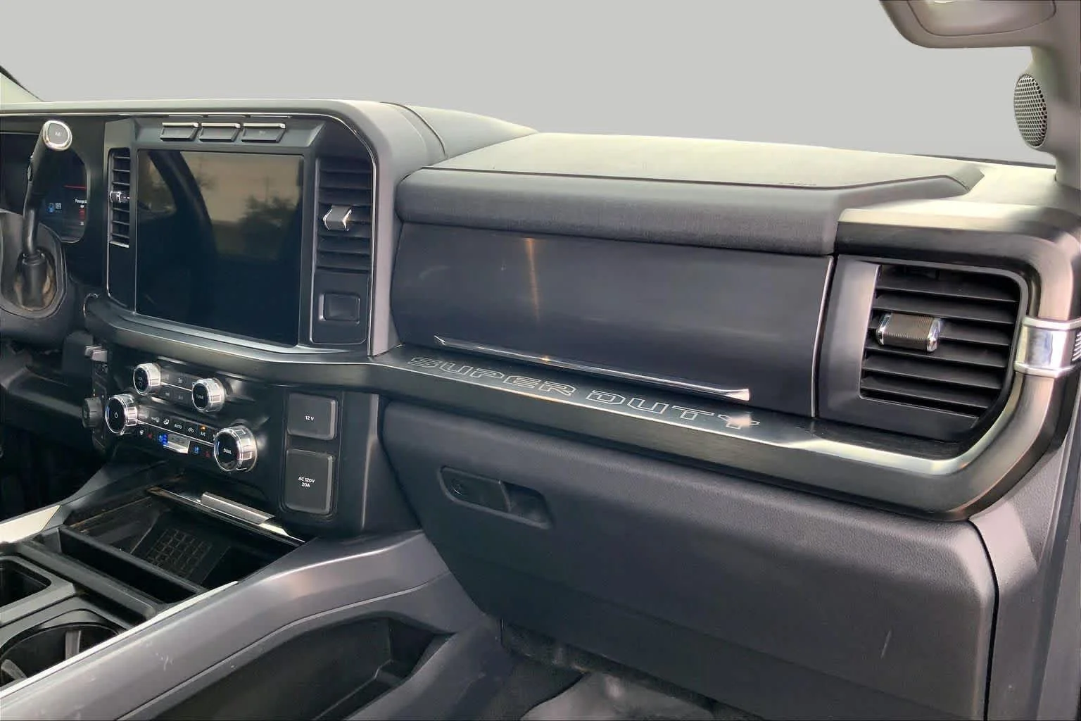 Used 2024 Carbonized Gray Metallic Ford LARIAT image 17