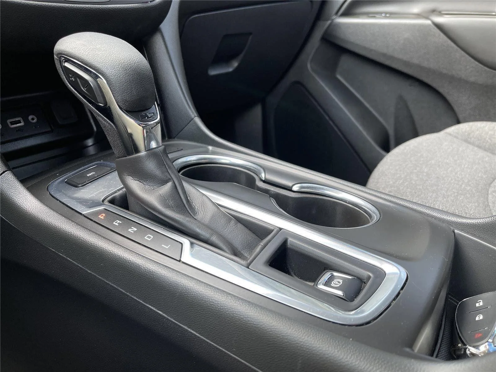 Used 2023 Summit White Chevrolet LT image 29