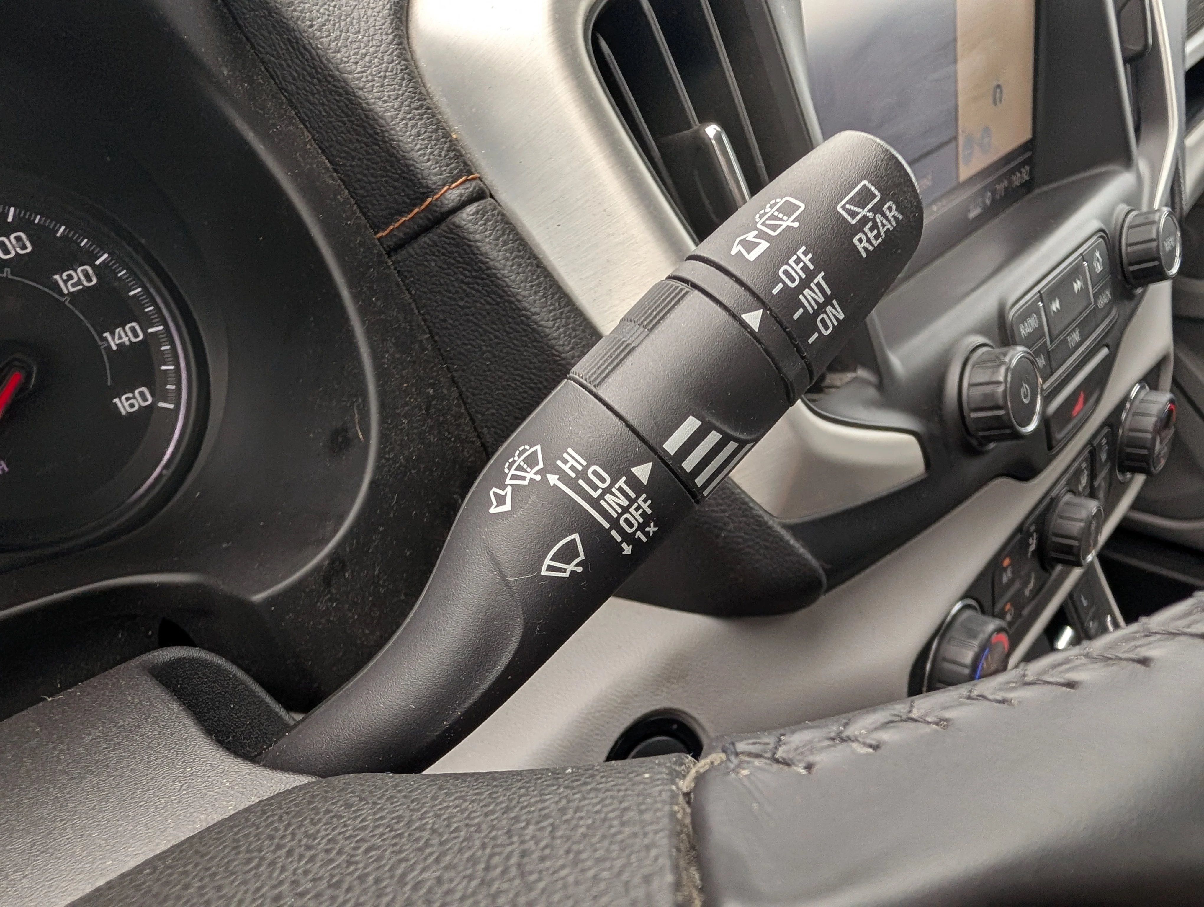 Used 2018 Graphite Gray Metallic GMC SLT image 30