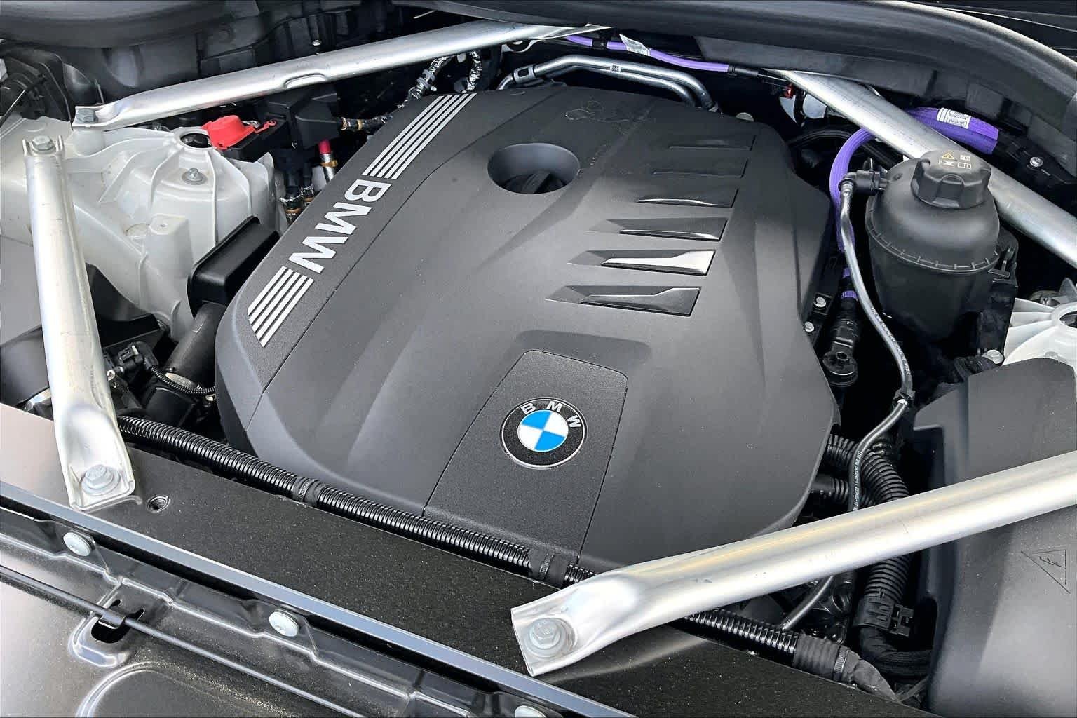 Used 2026 Mineral White Metallic BMW xDrive40i image 46