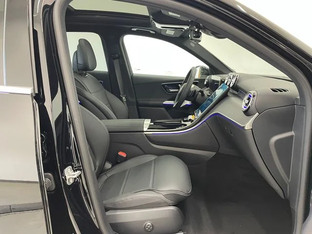 New 2027 Black Mercedes-Benz GLC 300 image 18