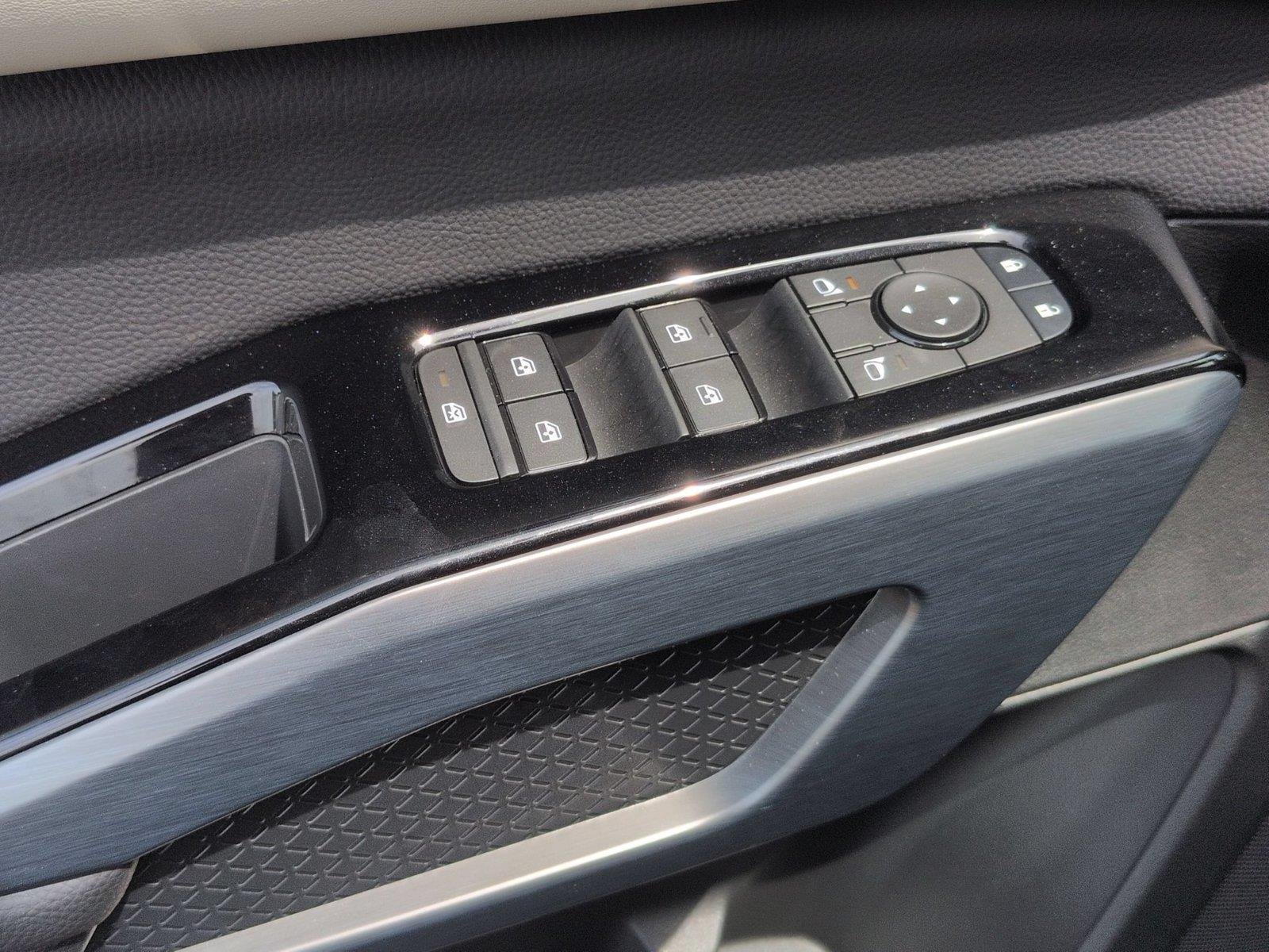Used 2025 Super Black Nissan SL image 16