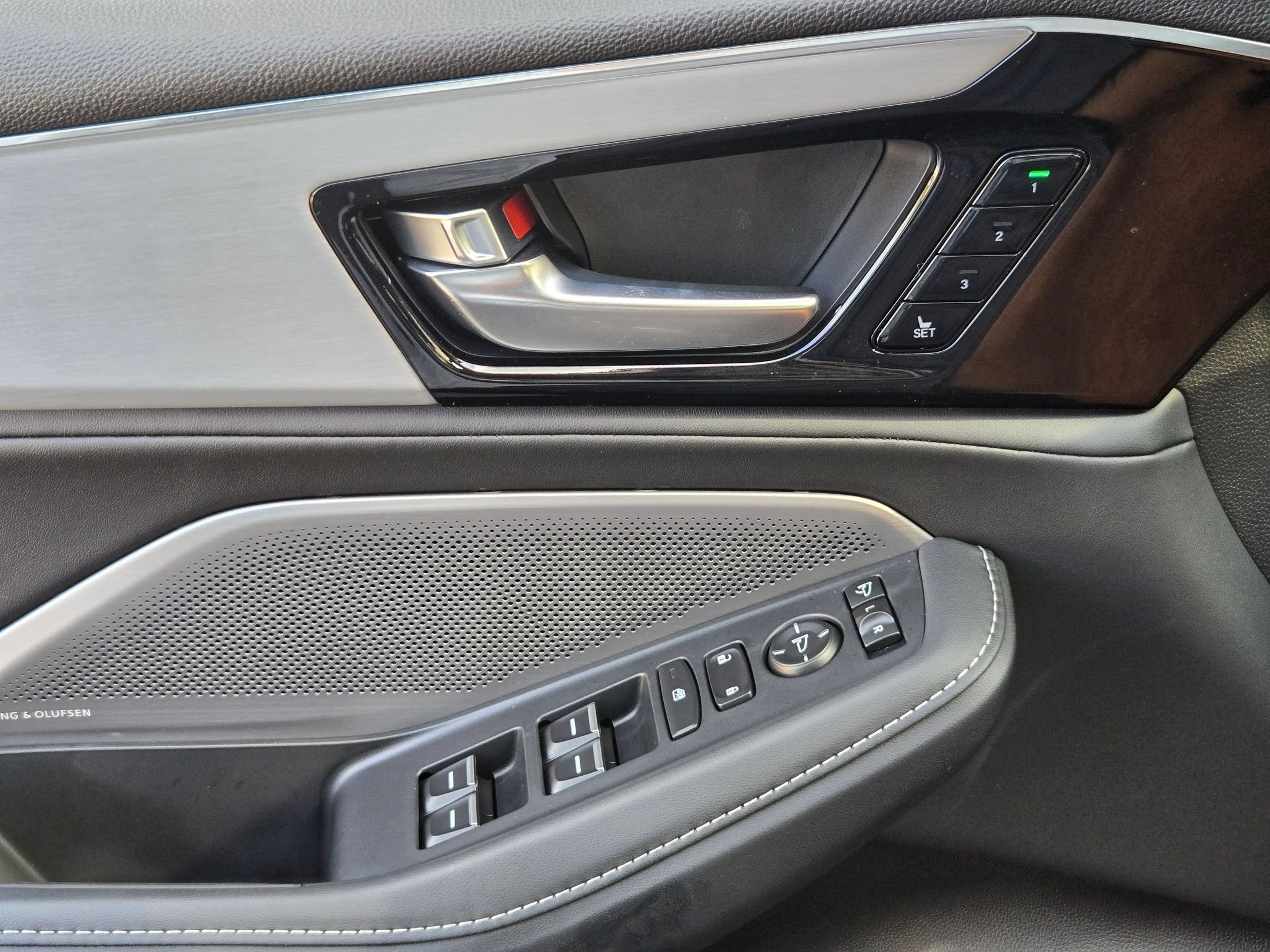 Used 2026 Solar Silver Metallic Acura w/Technology Package image 11