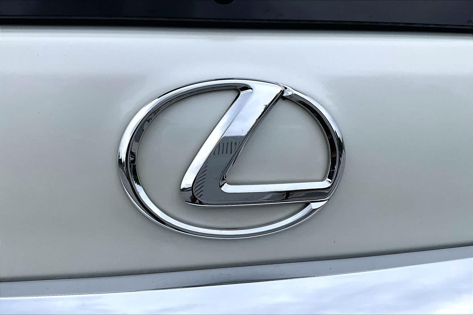 Used 2019 Starfire Pearl Lexus Premium image 31