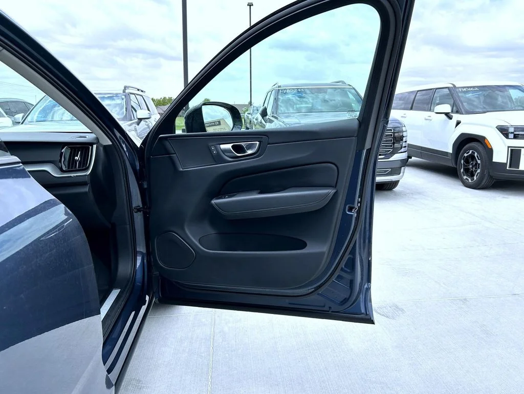 2024 Volvo XC60 Core - Photo 16