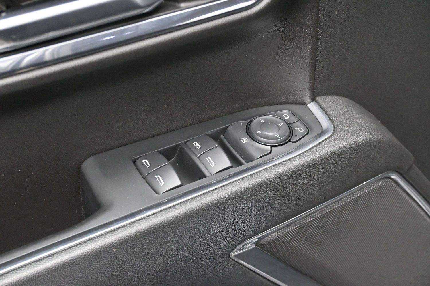 Used 2024 Onyx Black GMC Elevation image 11