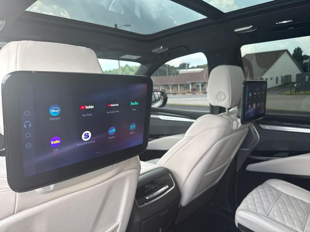 Used 2025 White Cadillac V-Series image 25