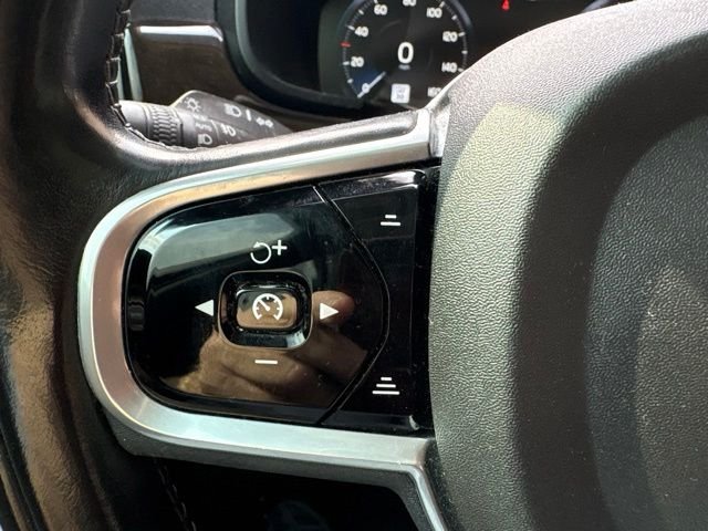 Used 2018 Gray Volvo T5 Momentum image 16