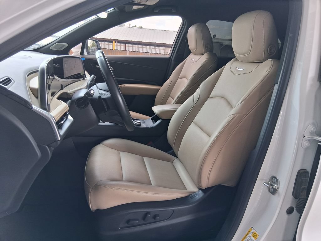 Used 2024 Crystal White Tricoat Cadillac Luxury image 19