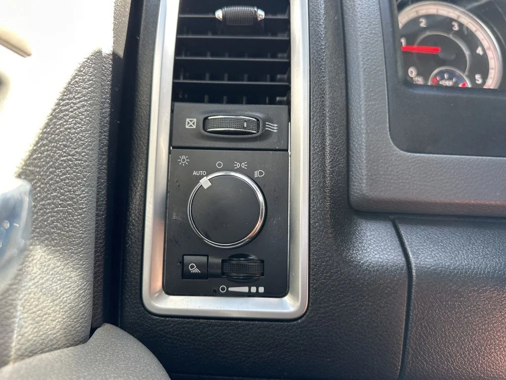 Used 2017 White Ram SLT image 41