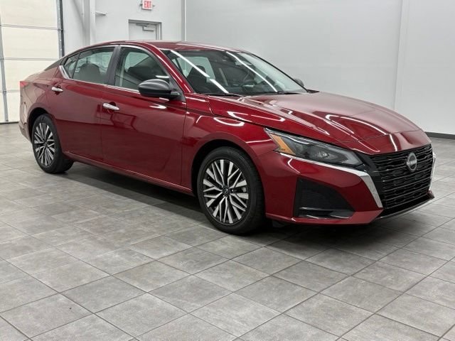 Used 2025 Red Nissan 2.5 SV image 1