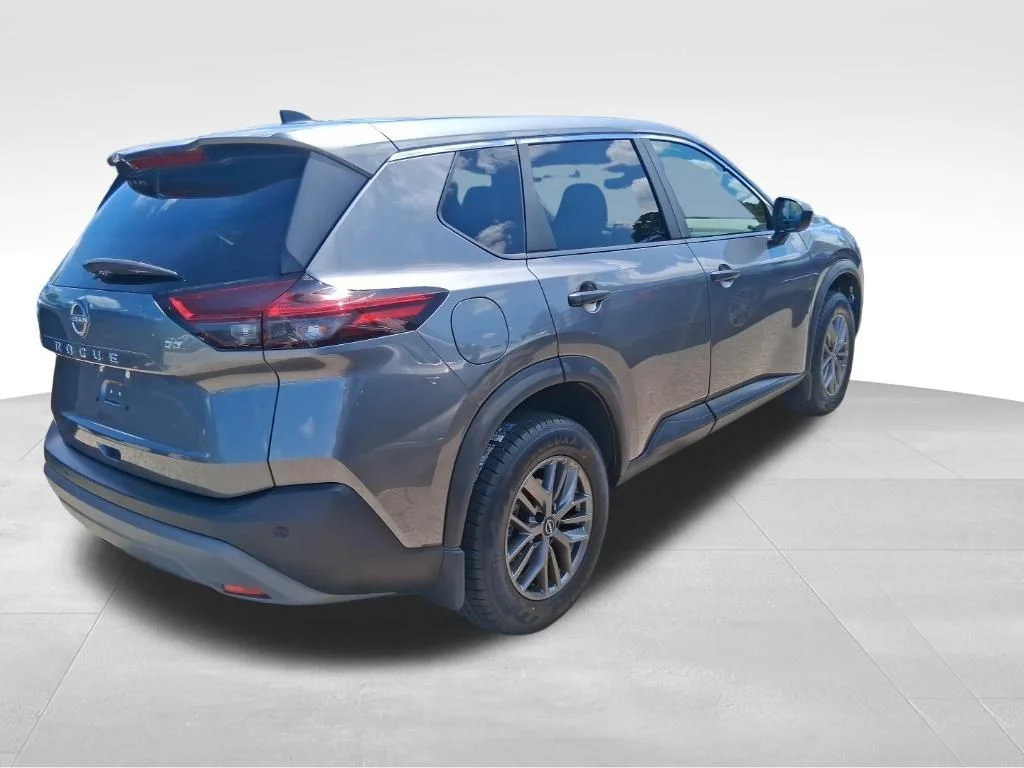 Used 2023 Gray Nissan S image 4