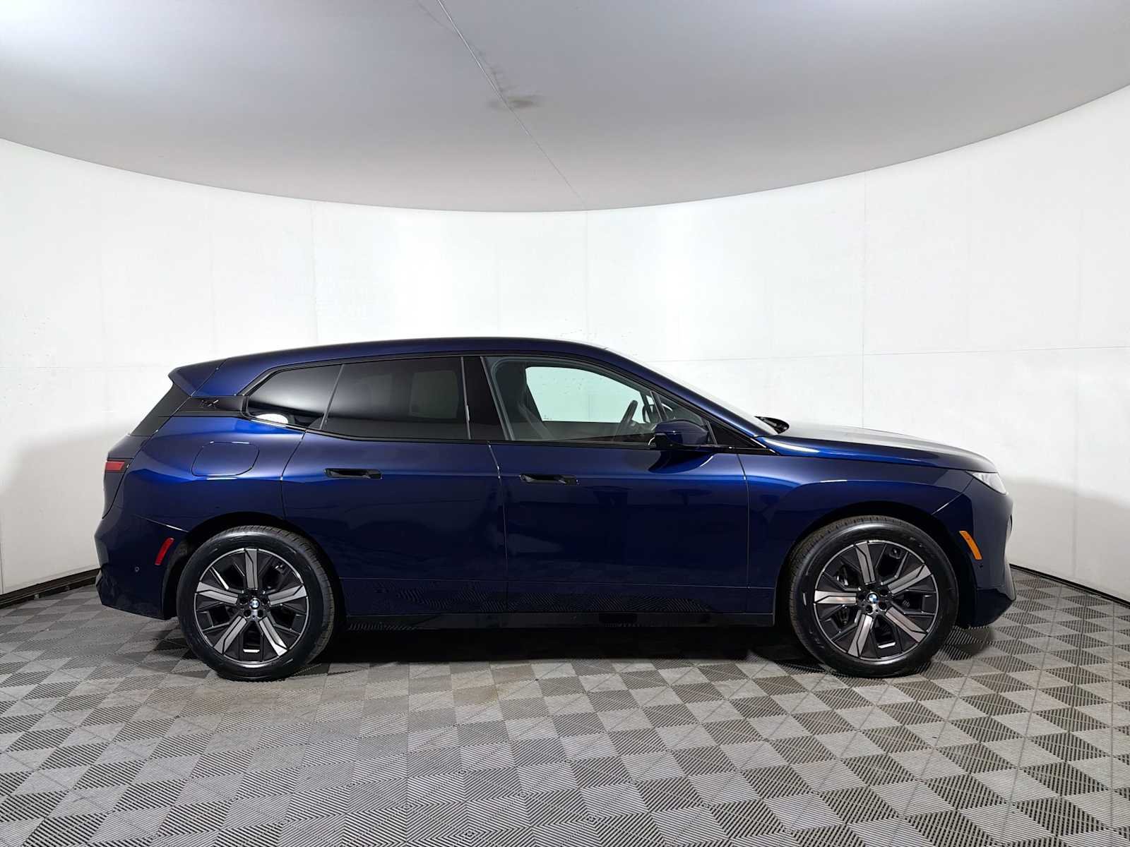 Used 2026 Tanzanite Blue II Metallic BMW xDrive60 image 7
