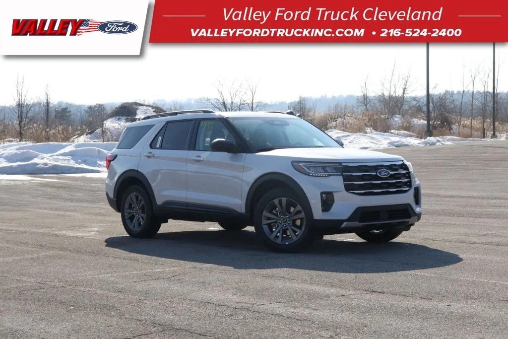 New 2026 Space White Metallic Ford Active image 1